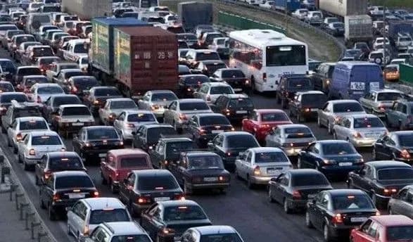 Ранок п'ятниці: у Києві ускладнення руху транспорту