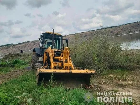 У Чернівецькій області чоловік розчавив екскаватором свого напарника