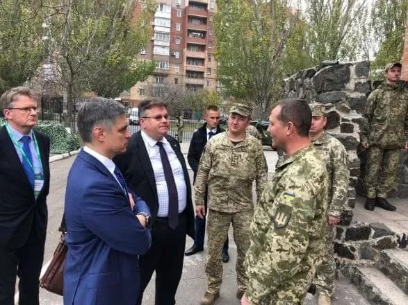 "Никакого прогресса": главы МИД Украины и Литвы нанесли визит в Широкино