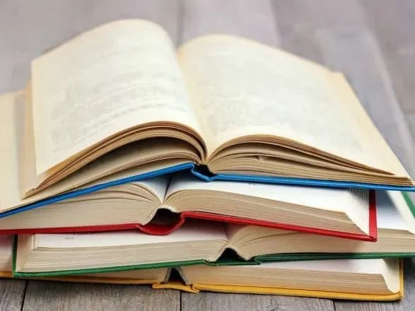 В Україну заборонили ввозити півсотні книг з проросійською пропагандою