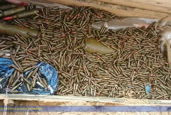 СБУ виявила схрони з військовою зброєю у Львівській і Херсонській областях