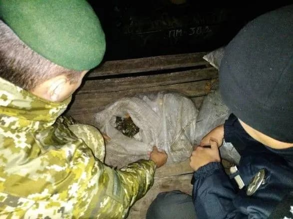 На Херсонщині затримали браконьєра, який наловив риби та крабів на 5 млн грн
