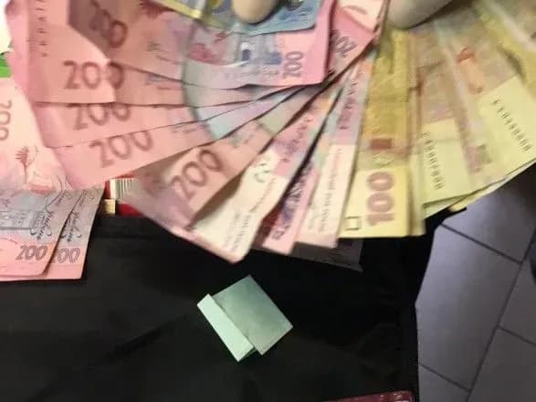 На Львівщині двох митників та прикордонника затримали за отримання хабаря