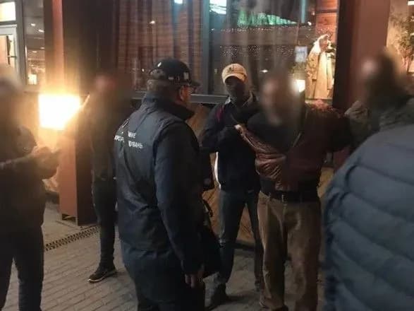 Інспектора прикордонного контролю Сумщини судитимуть за отримання хабарів від іноземців