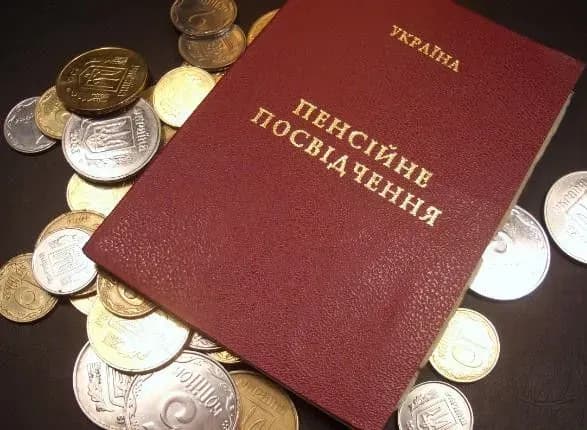 Омбудсмен хоче через КСУ домогтися перерахунку пенсій держслужбовцям