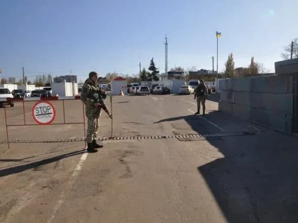 Ситуація на КПВВ у зоні ООС: понад 200 автівок застрягли в чергах