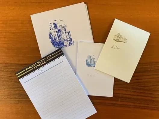 Стала відома вартість блокнотів, які заборонив Дубілет