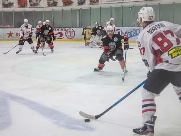 Лідер УХЛ завдав поразки чинному чемпіонові України