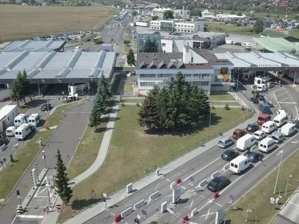 На кордоні Польщі та України зафіксували велику чергу вантажівок