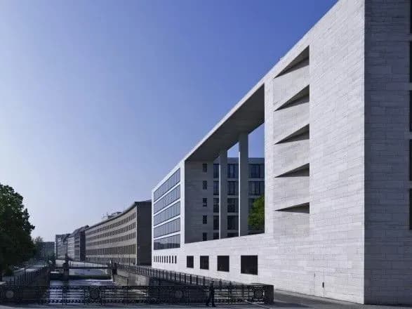 Германия объявила двух российских дипломатов персонами нон-грата