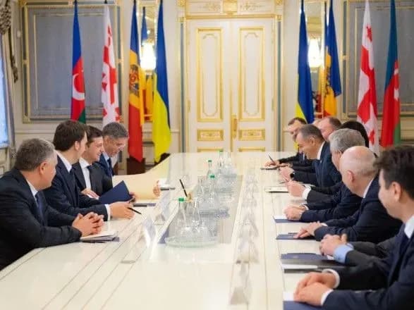 Зеленський запропонував далі спрощувати процедури перетину кордону громадянами країн ГУАМ