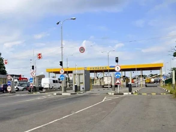 Перед пунктом пропуску "Ягодин" черга зменшилася до 400 вантажівок