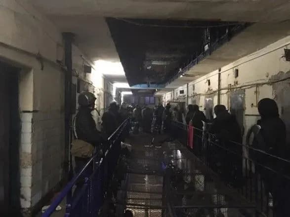 Під час придушення бунту в СІЗО у Кропивницькому отримали травми 25 в’язнів