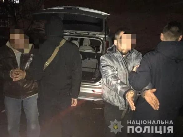 На Київщині між чоловіками сталася перестрілка через ревнощі