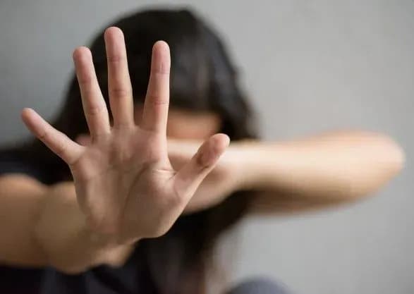 В Киеве насильника 15-летней девушки с психическими расстройствами приговорили к 10 годам заключения