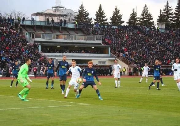 "Динамо" и "Десну" наказали денежным штрафом за поведение фанатов