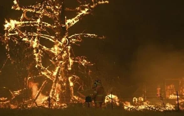 В Австралії евакуюють десятки тисяч людей через пожежі