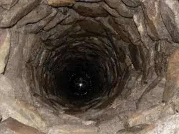 В Одесі господар під час сварки викинув гостя у семиметровий колодязь