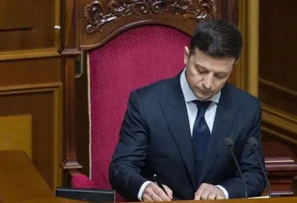 Президент підписав закон про перехід на електронну форму фінзвітності партій