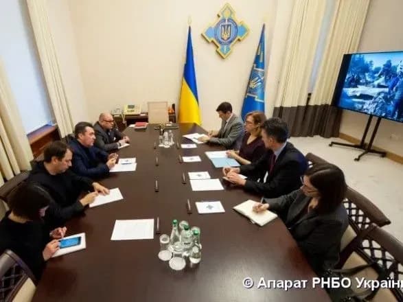 Секретарь СНБО обсудил с поверенным в делах США расследования катастрофы PS752