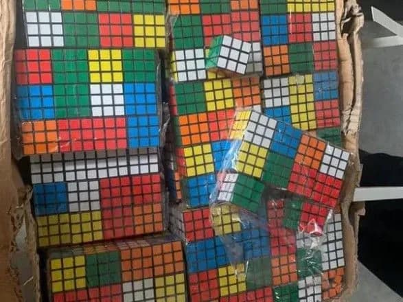 На митниці виявили майже 8 тис. контрафактних кубиків Рубіка