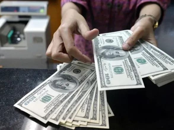 У Хмельницьку керівник банку привласнив 20 тисяч доларів у одного із клієнтів установи