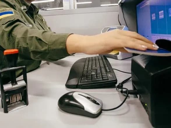 Группа российских актеров не попала в Украину: подробности