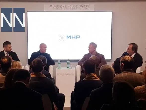 Косюк в Давосе рассказал об “уникальной” власти в Украине