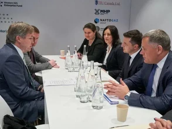 Зеленський провів першу зустріч на полях форуму в Давосі