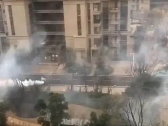 У Китаї спецтехніка дезінфікує вулиці від коронавірусу