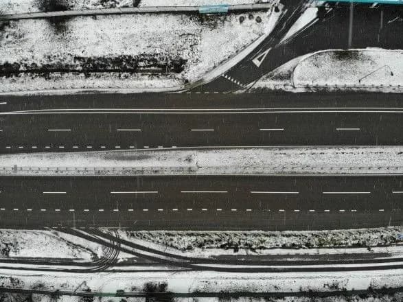 Водіям повідомили про ситуацію на дорогах України