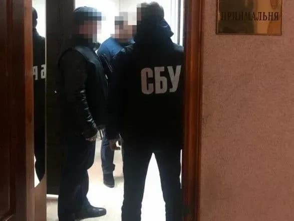 На Полтавщині на хабарі 85 тис. доларів викрили високопосадовця фіскальної служби