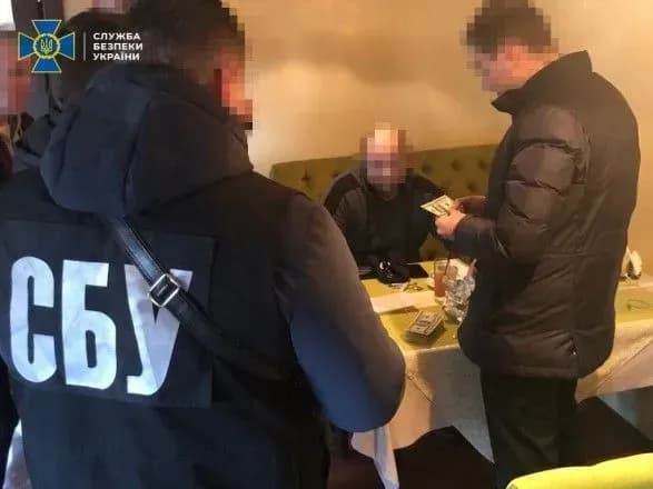 Ссылались на связи в Минюсте: двух мужчин задержали за продажу топ-должностей в колониях