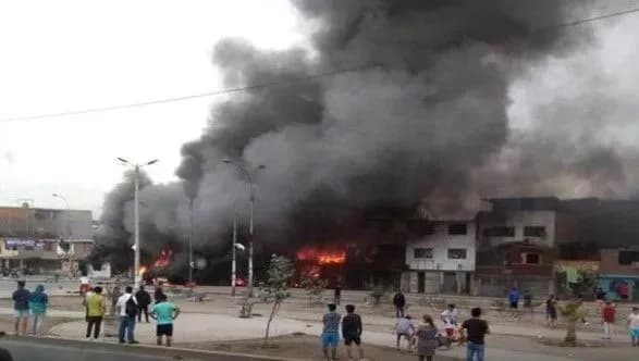 Під час вибуху автоцистерни в Перу загинули 14 осіб