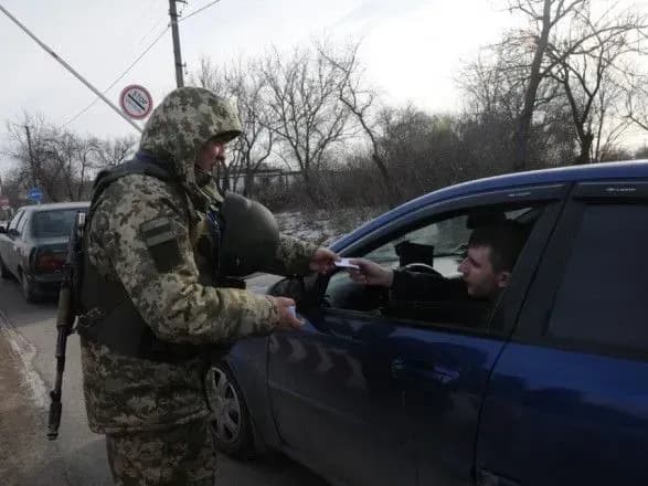 Ситуація на КПВВ у зоні ООС: в чергах нарахували 220 автівок