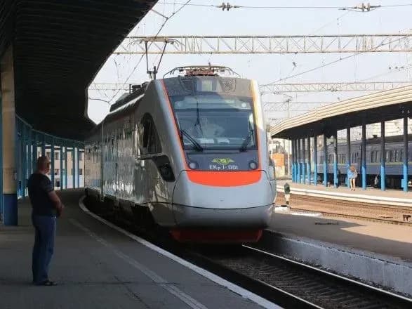 Скандал із закупівлями в "Укрзалізниці": чиновник обідає з "конкурсантом", а потім називає це "маячнею"