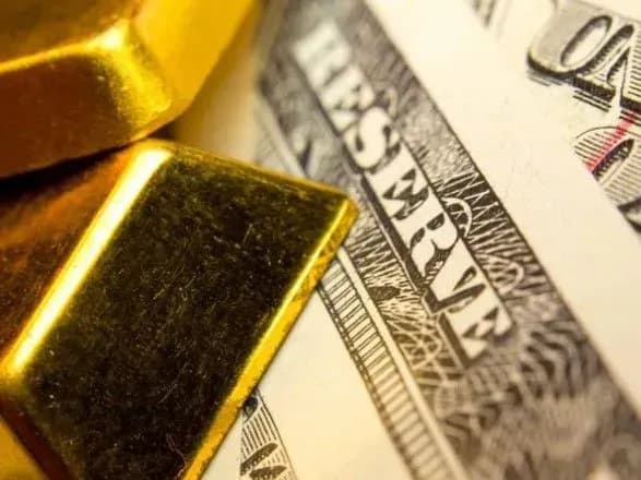 Міжнародні резерви України у січні зросли майже на мільярд доларів