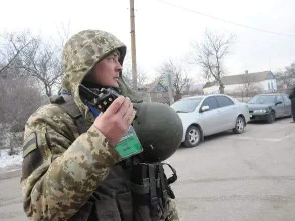 Бойовики залишили понад 50 осіб у "сірій зоні" після завершення роботи КПВВ