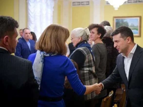 Зеленський зустрівся з рідними Героїв Небесної Сотні