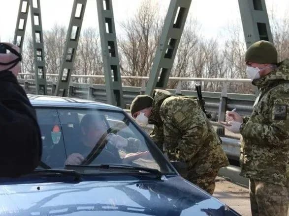 Через пункт пропуску "Тиса" на Закарпатті у пікові дні з Італії повертається близько 4 тис. осіб