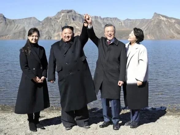 Епідемія коронавірусу: Кім Чен Ин побажав здоров'я південнокорейцям на тлі спалаху COVID-19