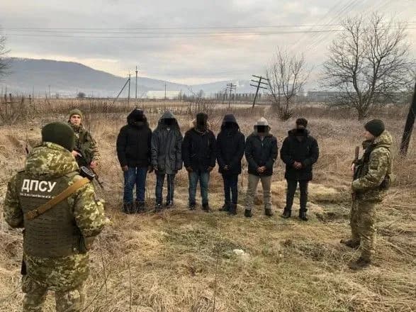 На Закарпатті затримали шістьох нелегалів зі Шрі-Ланки
