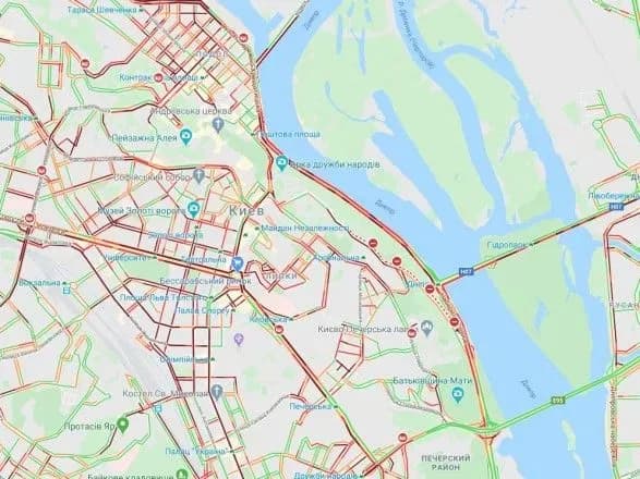 Київ зупинився у заторах