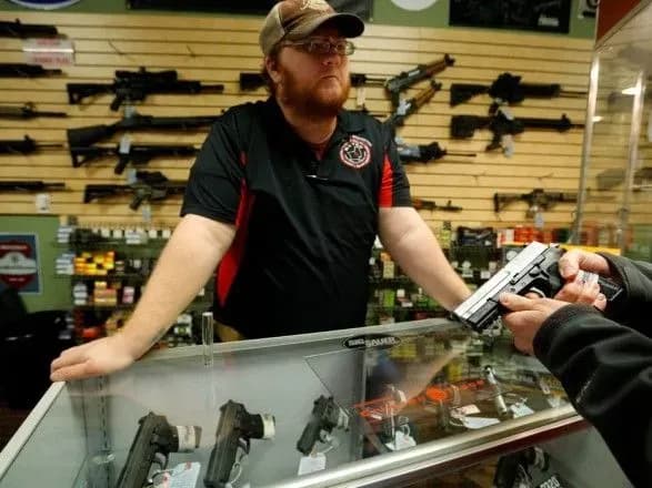 В США растет спрос на огнестрельное оружие из-за коронавируса