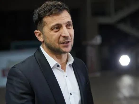 Зеленский ответил на упреки относительно возможного введения чрезвычайного положения