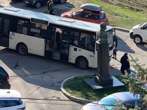 Столар просить допомоги у перевезенні лікарів з Київської області і запустив ще 2 маршрути