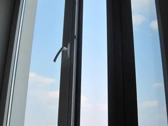 У Львові з вікна лікарні вистрибнув пенсіонер