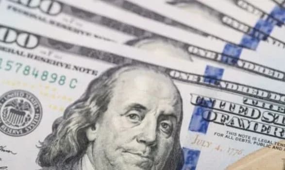 НБУ перевів банкам понад 240 млн доларів у безготівкову форму