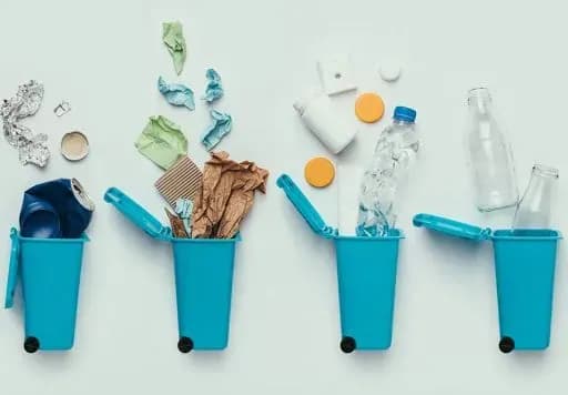 Уменьшай, ремонтируй, сортируй: украинцам рассказали, что делать с мусором во время карантина