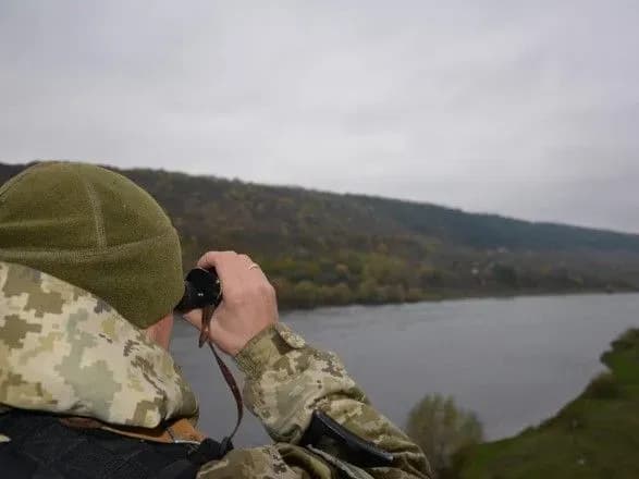 На берегу Днестра задержали мужчину, наловившего краснокнижного рыбы на 180 тыс грн